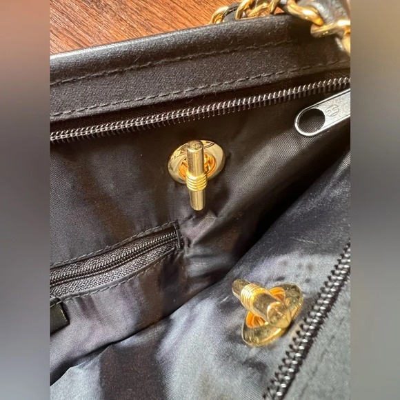 Vintage St. John Womens Black Canvas Quilted Tote Chain Strap - Picture 14 of 16